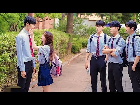 بنت قبيحه وتخينه بيتنمروا علي شكلها فبتغير نفسها وبتصدمهم لما كل الشباب بيقعوا في حبها ملخص مسلسل