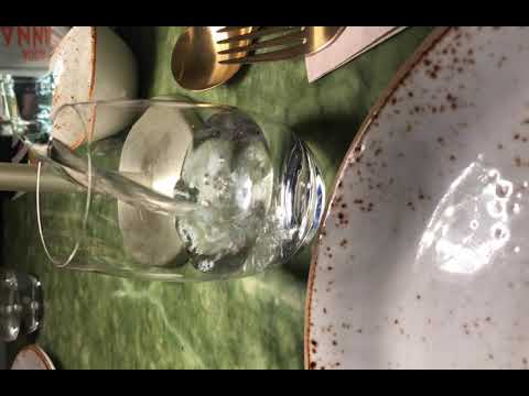 طريقة صب الماء في الكأس مطعم سوليا سوليا احمد الزامل طريقة صب الماء في الكأس مطعم سوليا سوليا احمد الزامل