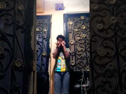 واقف على القمه ومعايا مكالمه انا خدت الصدمه ودعكت عيوني