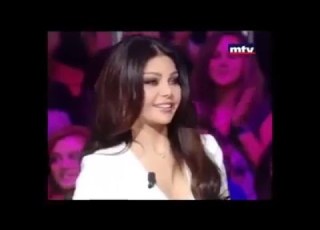  بالفيديو هيفاء وهبي تكشف كم تاتو لديها وكيف كانت ردة فعلها عند سؤالها عن مكان التاتو الثالث