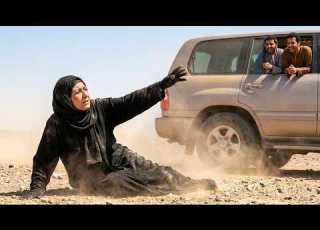  رموا أمهم من السيارة وهي تسير بسرعة لكن ماحدث لهم بعد ساعة واحدة كان مفجعا ومأساويا