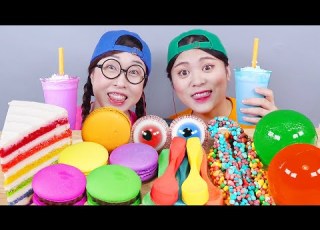 كعكة قوس قزح بالشوكولاتة مع ملعقة صالحة للأكل موكبانج DONA Mukbang