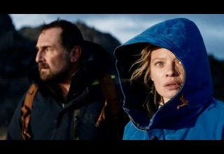 A Man And His Wife Go On Vacation To An Island But Their Boat Sinks And They Face Death There S