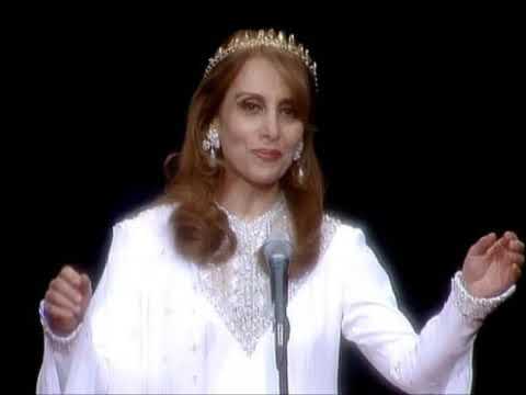 يارب تزيد خيرك وتعيد على الدنيا كلها أيام العيد الفنانة فيروز