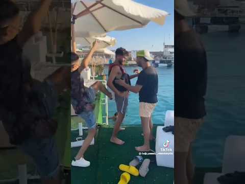 سامر المدني في الساحل وهو بيوقع دولي في البحر اغاني سامر المدني 2023 سامر المدني في الساحل وهو بيوقع دولي في البحر اغاني سامر المدني 2023