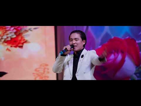 Бүсгүй минь чи инээмсэглэж яваарай