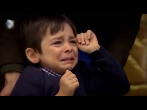 كارولين تضرب عثمان كف امام الانضار من مسلسل على مرالزمان الرجاءا الاشتراك بقناة ناتك بالوصف