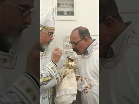 لحظة تناول اخي الشماس رافت من الاسرار المقدسة