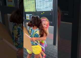 Regalo Speciale Di Giorgia Per La Sua Amica Ilary Salvoegiorgia Shorts