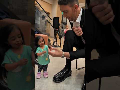 خاتم عملاق أطول رجل يدهش أقصر امرأة