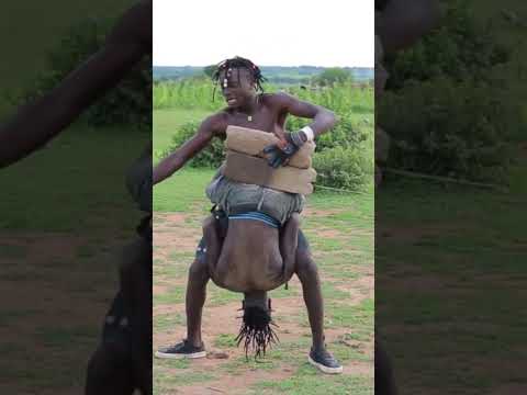 Mlekwa Nyanda Maganza Jamaa Apasua Tofari Juu Ya Mgongo Wa Mwenzake Mlekwa Nyanda Maganza Jamaa Apasua Tofari Juu Ya Mgongo Wa Mwenzake