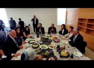 تسلط شاهزاده بزبان عبری اورشلیم شاهزاده رضا پهلوی و همسرشان صرف غذا