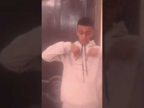 مهرجان انا عندي اخ واقف في ضهري