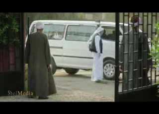 الكبير اوي يشرب من حليب كلبة
