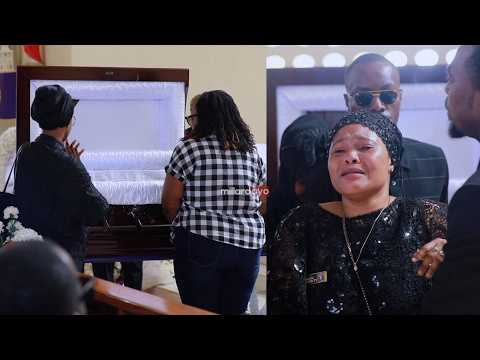 In Der Kirche Herrschte Trauer Und Tränen Gemeindeleiter Angestellte Und Viele Andere Nahmen Ab