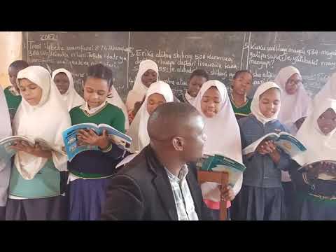 TAZAMA WANAFUZI NA MWALIMU WALIVOTOA REMIX YA PAWA YA MBOSSO