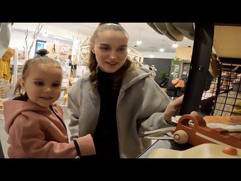 IMANI KAUFT ETWAS FÜR IHREN BRUDER Nader Louisa