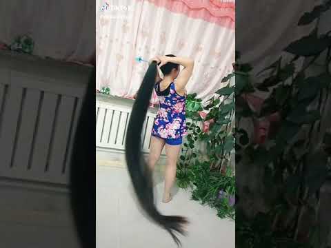 شوفو الهبلة كيف قصت شعرها