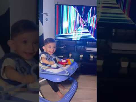 أبني أحمد كسر الشاشة و عاقبتو