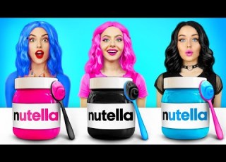 تحدي الطعام الوردي ضد الأسود ضد الأزرق تناول الوجبات الخفيفة بلون واحد فقط ل 24ساعة