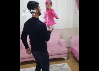  دلوعة ابوها