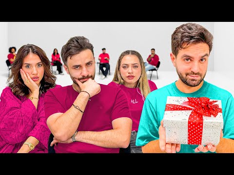 تحدي اللي ياخذ الهدية يخسر مع اليوتيوبرز