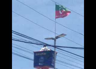پاکستان کے جھنڈے سے زیادہ عزیز اپنا جھنڈا سمجھنے والے حکمرانوں تمہاری ایسی سیاست پہ لعنت Pakistan