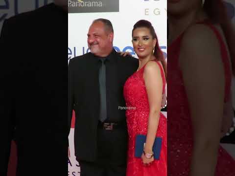 زوجة خالد الصاوي تخطف الانظار بصحبته