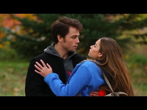 طالب غامض يقع في حب فتاة عنيدة يستغل كرها لأهلها لأمتلاكها بأي طريقة ويجعلها تتصرف بطريقة غريبة