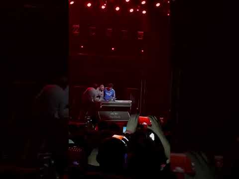 الجمهور يشتم ابيوسف في حفله مسرح الزمالك بعد مباراه المنتخب المصري