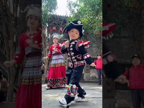 Midu Folk Song Midu Folk Song At The Fenghuang Ancient Town Dance Cute MiduFolkSong