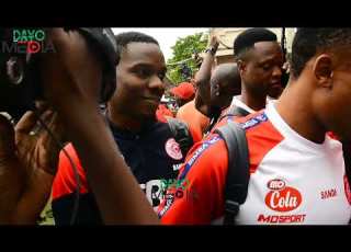  SIMBA WAFANYA KUFURU YA MAPOKEZI BANDARINI MPANZU JOSHUA MUTALE