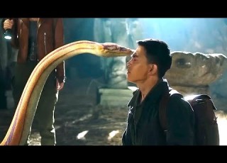 الثعبان على وشك قـتل الشاب الذى أنقذه من الموت وهو صغير Python Island
