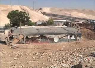  فراس طنينه كا معا ترصد حال البدو الفلسطينين في الخان الاحمر 19 10 2013