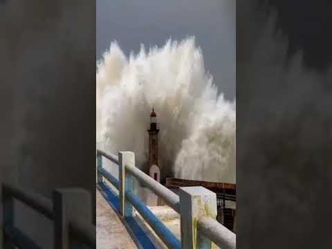 سبحان من سجد له المصلون