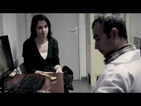 قصة حب محر مة بين شاب في التاسعة عشرة و امرأة نضجت على وجعه ملخص فيلم