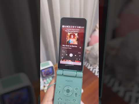 I Found This Japanese Flip Phone While Thrifting In Japan Keitai Flipphone Sharp601sh Anime