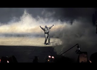  Kanye Performs Ni As In Paris In Paris