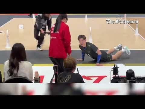 انزلق نجم الكرة الطائرة الياباني يوجي نيشيدا عبر الملعب للاعتذار وانتشر الفيديو على نطاق واسع انزلق نجم الكرة الطائرة الياباني يوجي نيشيدا عبر الملعب للاعتذار وانتشر الفيديو على نطاق واسع