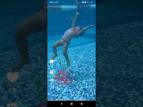 طفل صغير يسبح لم اتوقع يكون بكل هذه البراعة