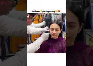  Rabia Getting A Ear Piercing Sistrology