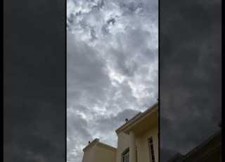 رحب بك الغيـم كن ـه قاعد يحتريـك مساء الخير