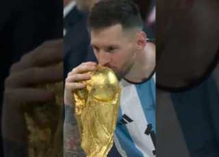  ميسي يقبل كأس العالم Fifaworldcup2022 Viral Messi