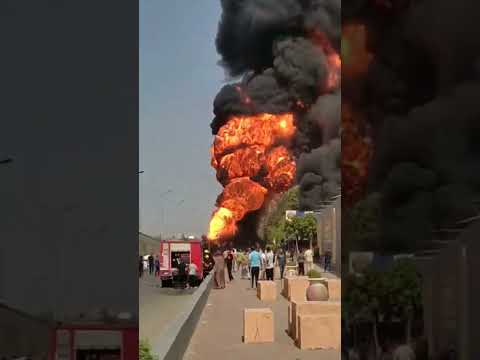 حريق شاحنه بنزين كبيره بجوار البنزينه قدر الله مشاء فعل