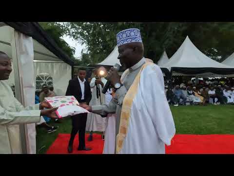 Liwali Wa Jimbo La Kivu Ya Kaskazini Afuturu Na Waislamu 3000 Ofisini Kwake