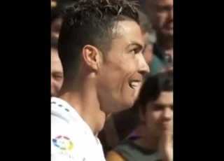  غريب تارك بلاده