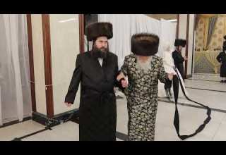 כק אדמור מהאלמין בריקוד מצווה טאנץ בשמחת נישואי נכדתו