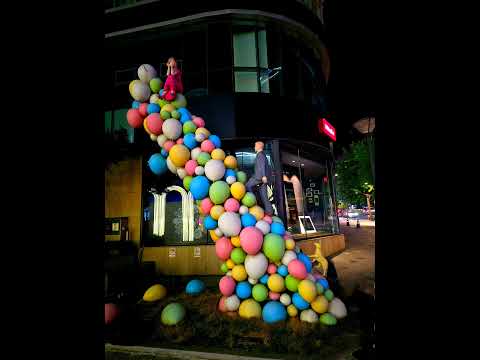 اما هي تنزل له والا لها يطلع