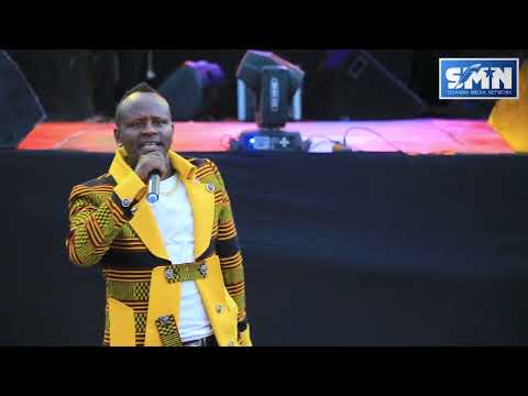 የአነጋጋሪው ወንቆ ድንቅ የመድረክ ስራ