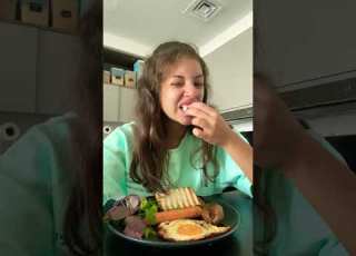 Me Eating